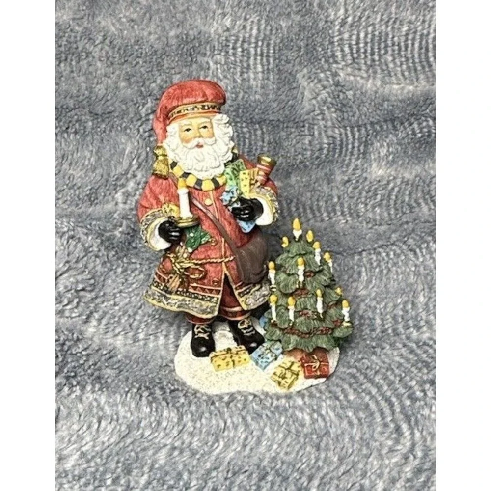 The International Santa Claus Collection 2003 St. Nicholas Latvia SC52